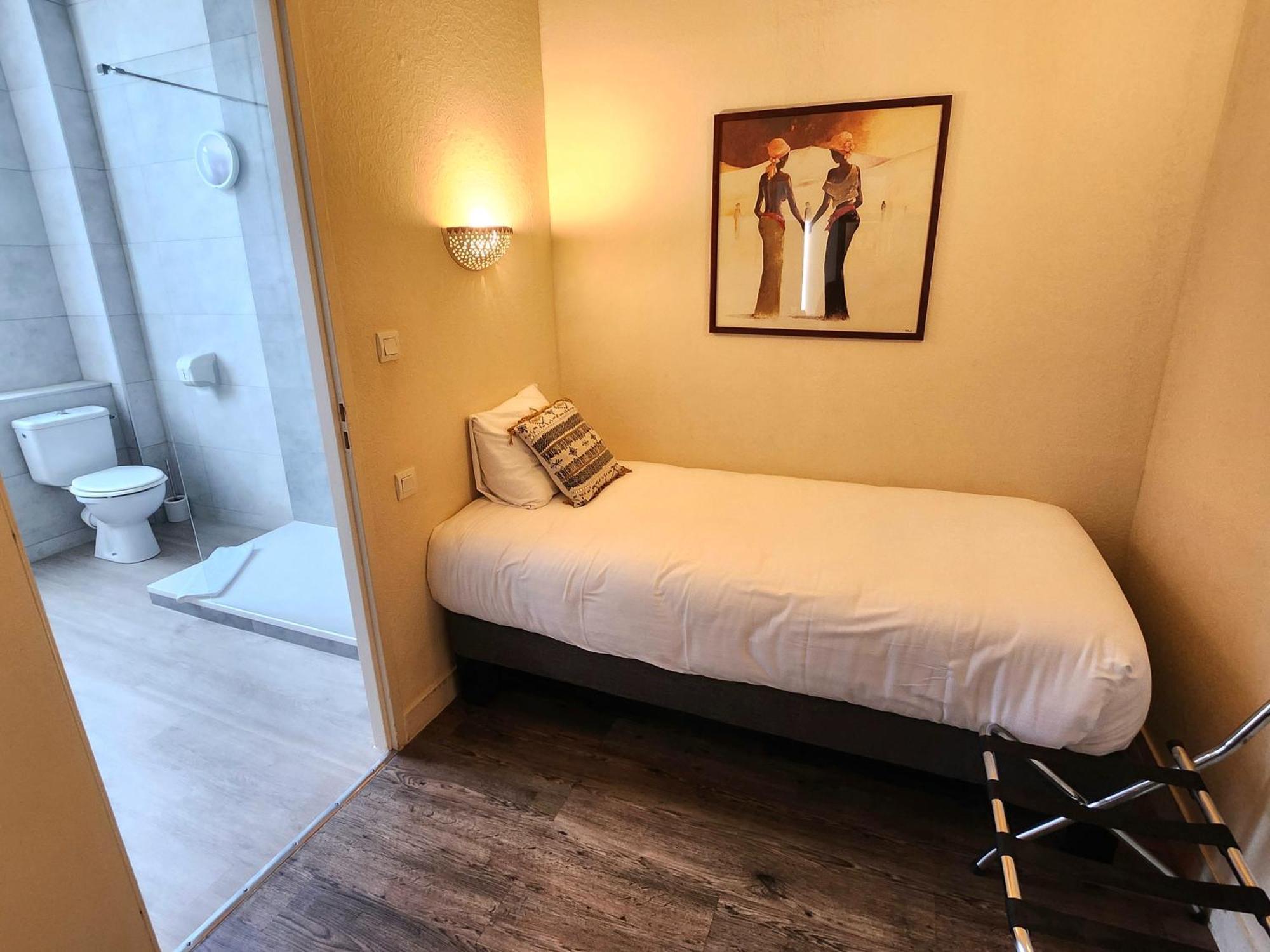 Logis Hotel Lafayette Rochefort France Esterno foto